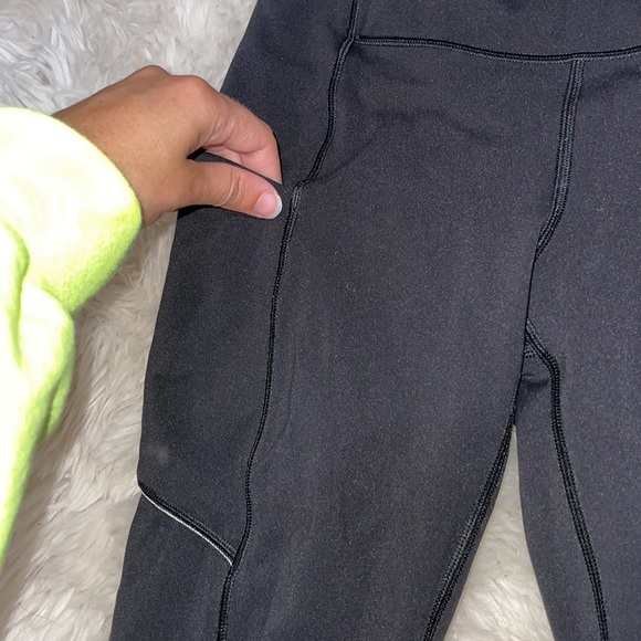 Fast and Free Lululemon Leggings Like new - Picture 3 of 6